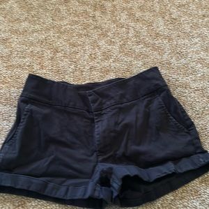 Woman’s shorts size 6